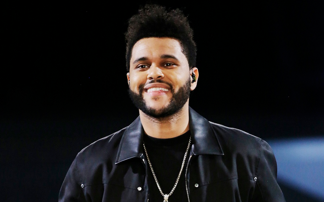 Cantor The Weeknd está no Top 5 de artistas mais ouvidos durante o banho