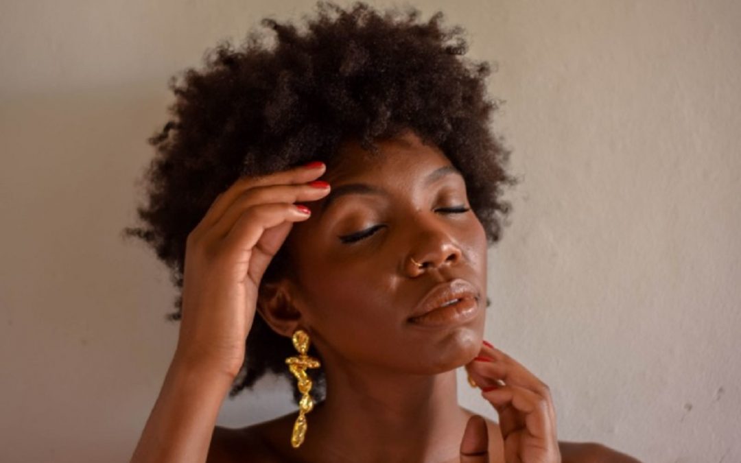 Késia Estácio lança ‘Intensa’, primeiro EP de sua carreira, com cinco faixas românticas