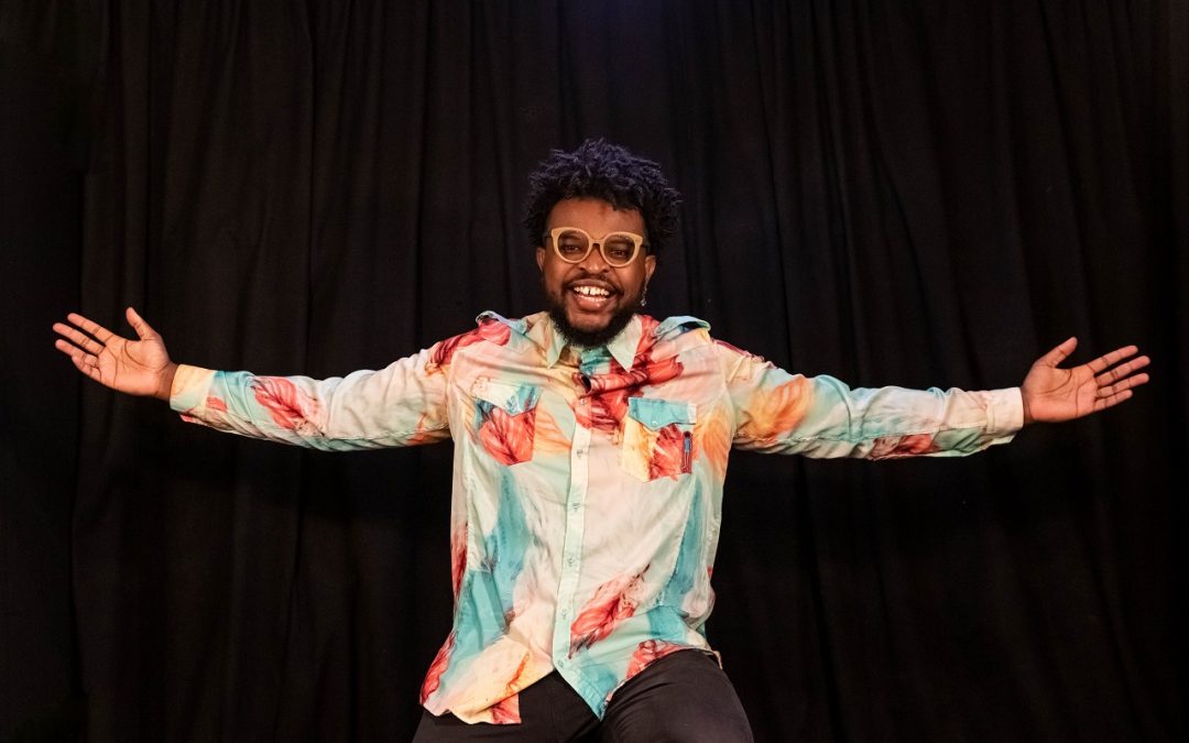 Negro Álvaro recebe Marcelle Motta e Mosquito no Samba no Museu, no Rio