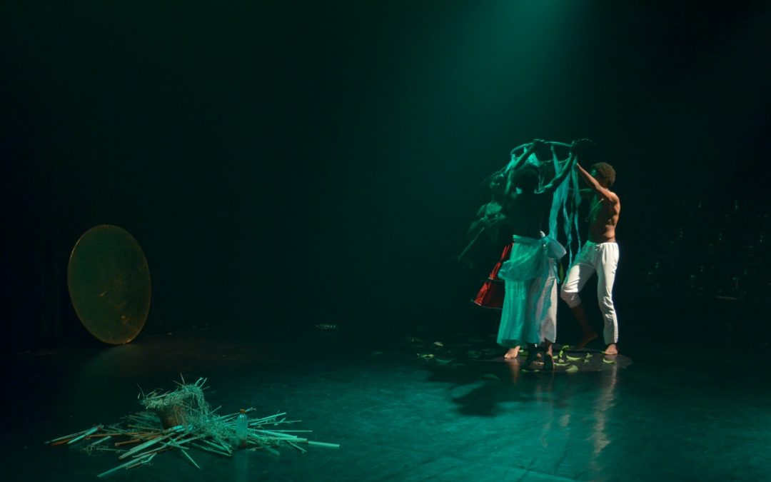Relação do corpo com o espaço é mostrada no espetáculo ‘Entre solos’, no Rio