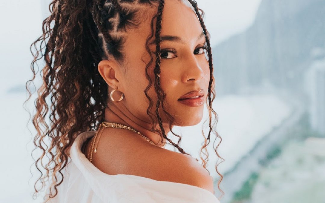 Thais Macedo lança faixa inédita “Impostor” em versão Deluxe do EP ‘Papo Reto’