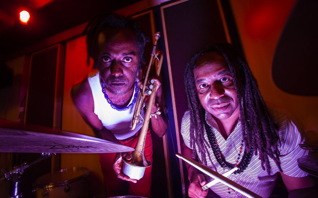 Duo Radio Diaspora lança o álbum ‘Negro humor’ no  Sesc Pinheiros, em São Paulo