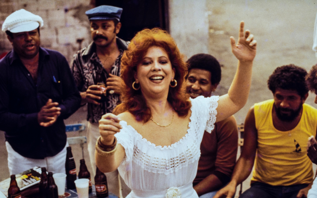 Confira com exclusividade cena do documentário sobre a vida da madrinha do samba Beth Carvalho