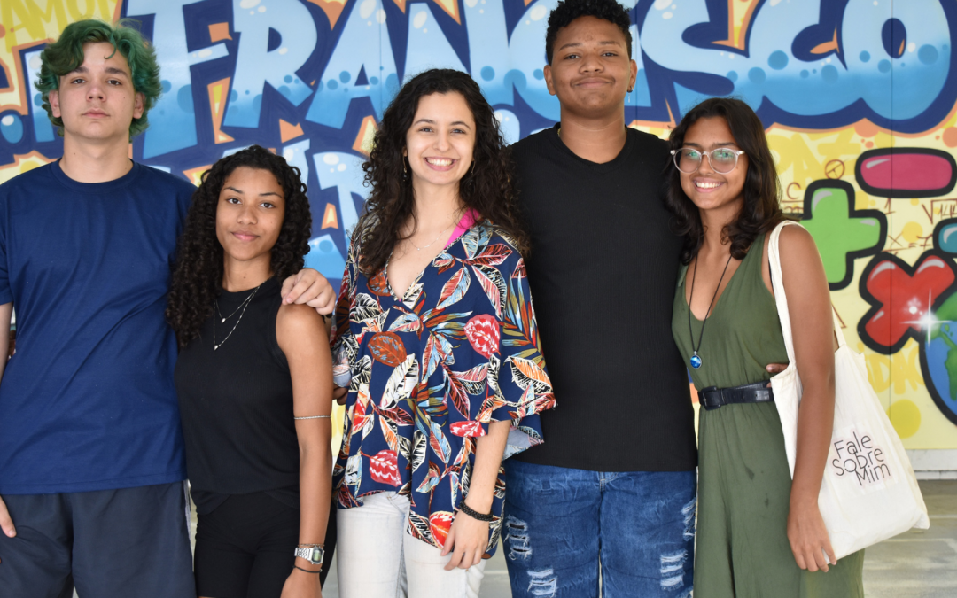 Coletivo teatral ‘Fale sobre mim’ lança filme que reflete o olhar da juventude periférica sobre a independência