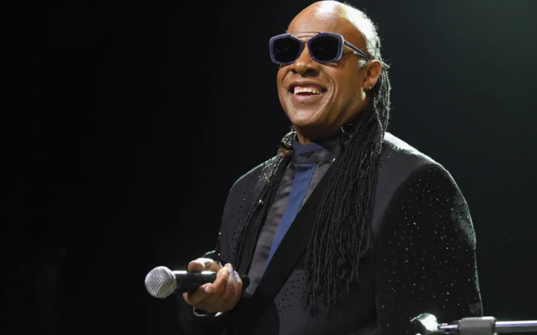 Stevie Wonder se apresentará no Grammy 2023 junto a Smokey Robinson