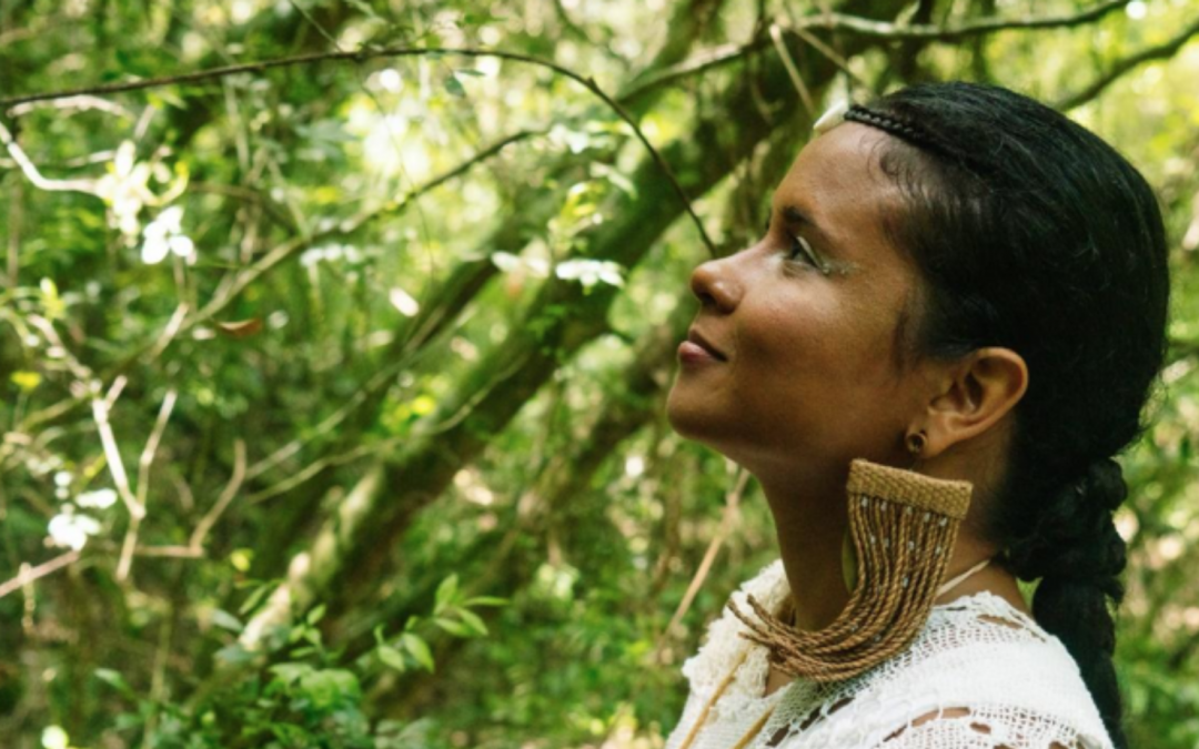 Dessa Ferreira lança o videoclipe  de  ‘Dois Mundos’ e celebra cultura afro-indígena