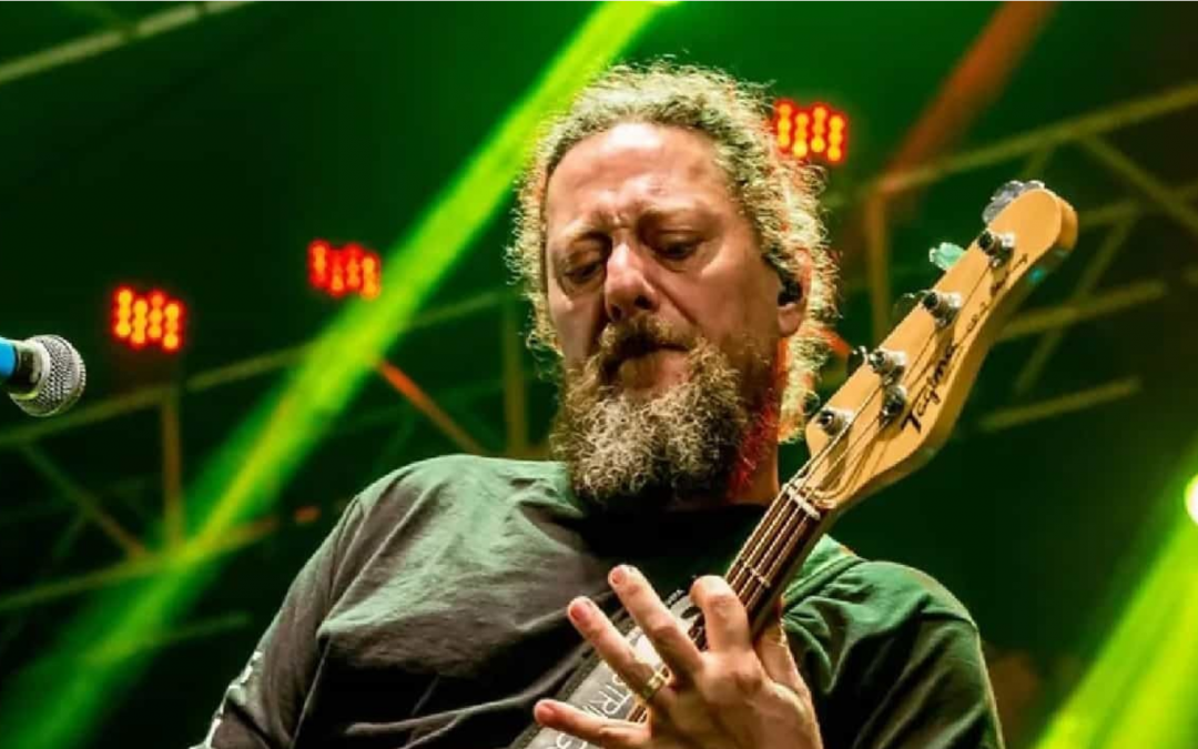 Morre aos 57 anos de idade o baixista Canisso, dos Raimundos
