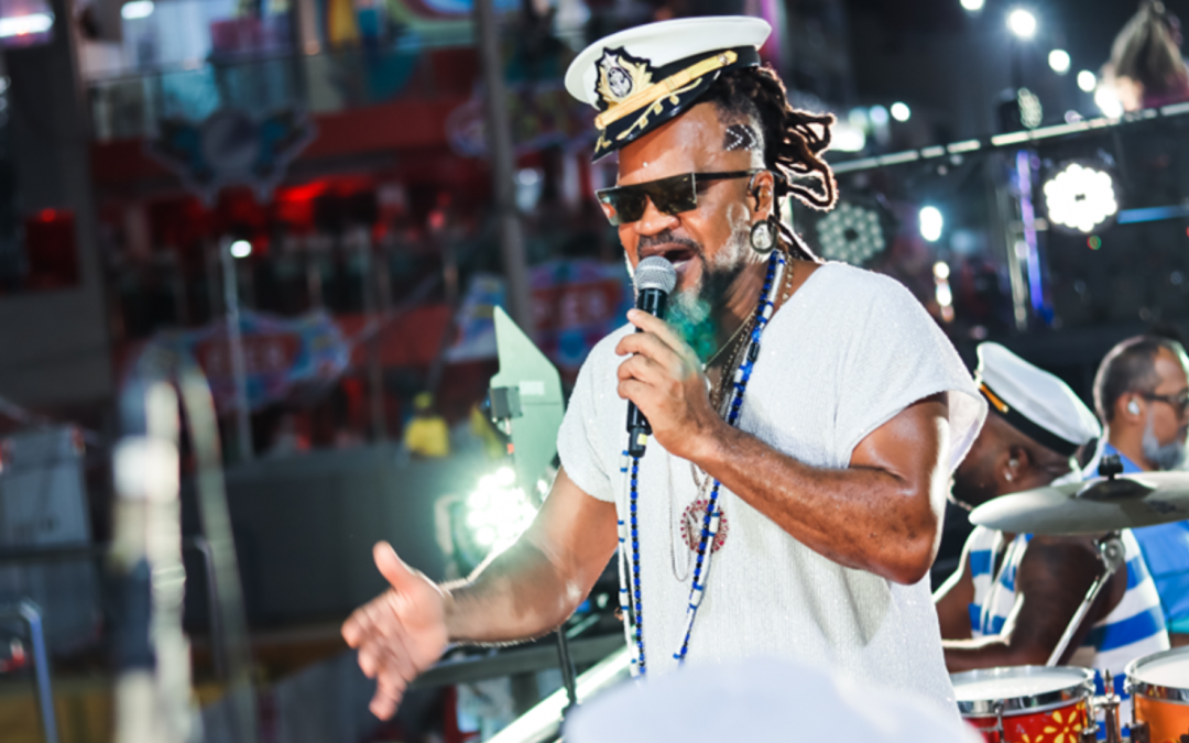 Confira  ‘Aglomera’, novo clipe de Carlinhos Brown