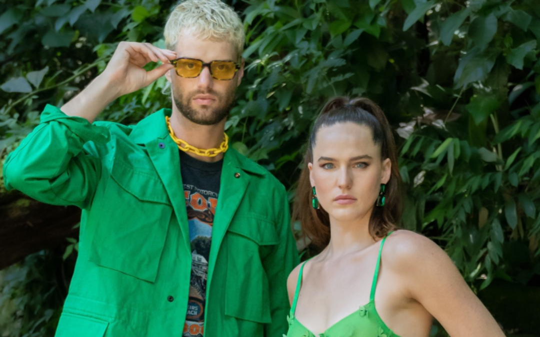 Dupla indicada ao Grammy, SOFI TUKKER lança clipe gravado no Rio de Janeiro