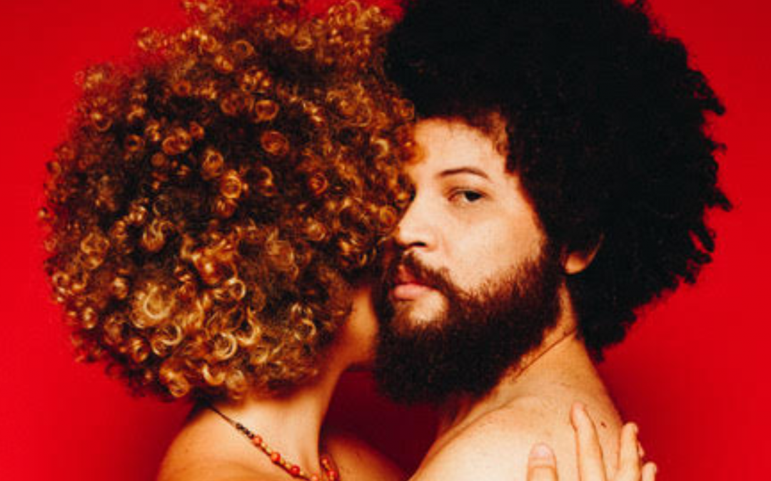 “Arrepia”: Confira clipe de vibe carnavalesca do cantor recifense Martins