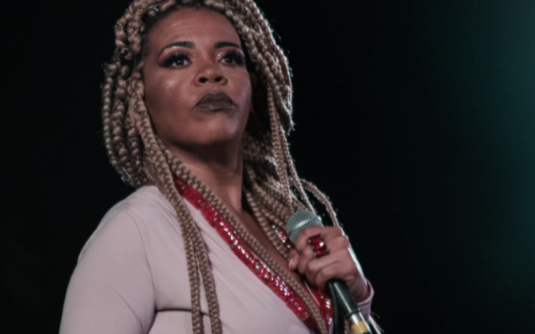 Adriana Moreira apresenta repertório com canções de seus dois primeiros discos nesta quinta-feira no Sesc do Carmo