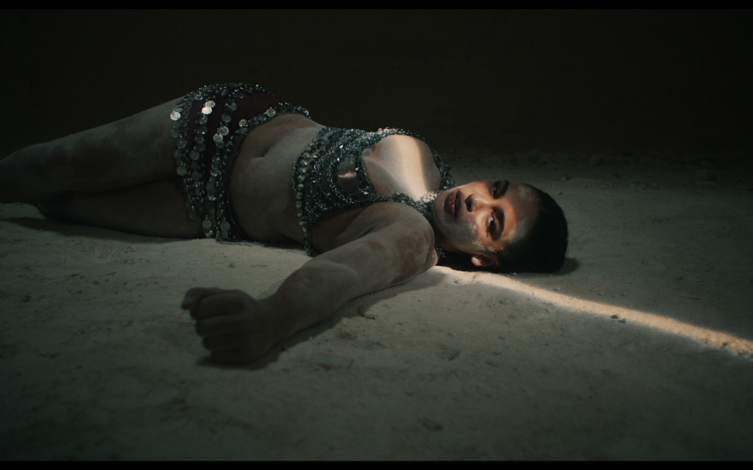 Jorja Smith lança inédita “Little Things” com clipe