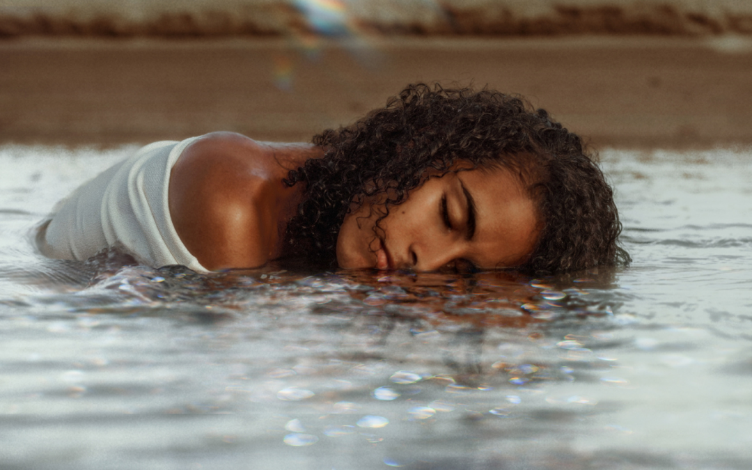 Laura Catarina, filha de Vander Lee, traz de volta a memória do pai em novo álbum