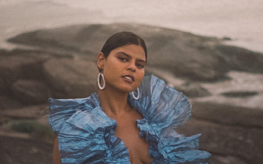 Amanda Magalhães propõe uma viagem pelos ritmos brasileiros em seu novo álbum, Maré de Cheiro