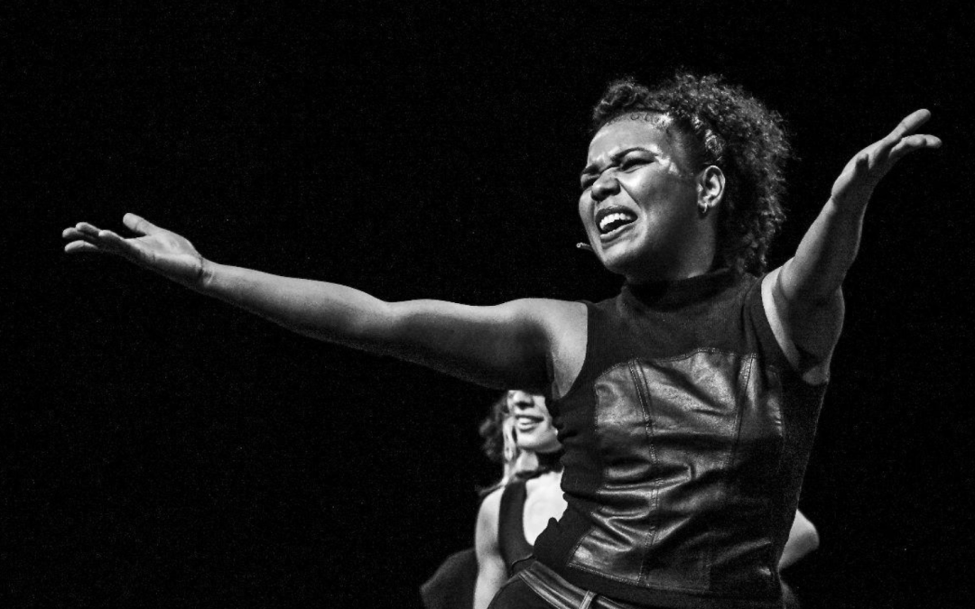 Chelle estreia no musical “80 – A Década do Vale Tudo” contracenando com Sandra de Sá