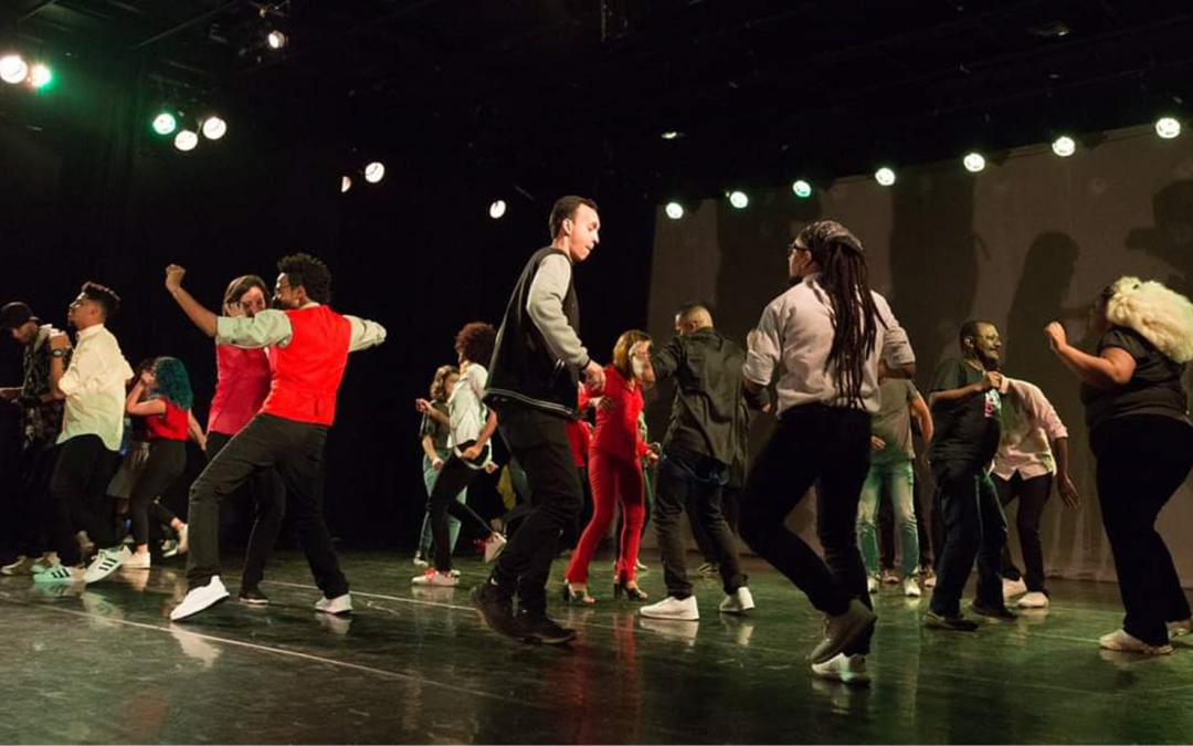 Um passeio pela história dos Bailes Charme: Dança Charme & Cia comemora 10 anos com espetáculo teatral