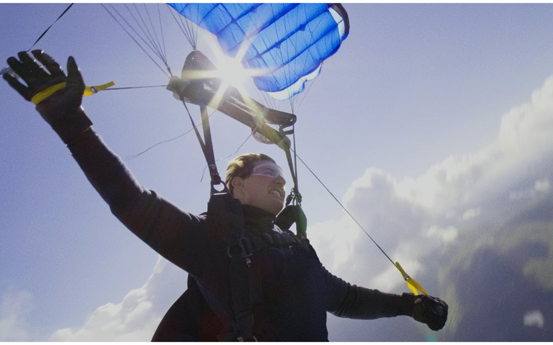 Tom Cruise mostra bastidores de salto de Speedflying para ‘Missão: Impossível – Acerto de Contas Parte 1’