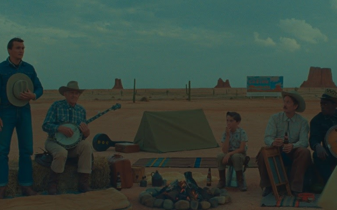 Novo vídeo de ‘Asteroid City’, de Wes Anderson, mostra cena de bastidores com Seu Jorge