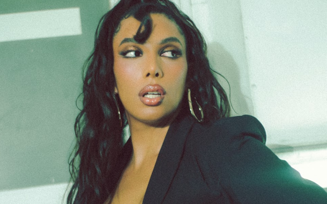 Ouça o trap soul “A noite toda” da cantora Charm Mone