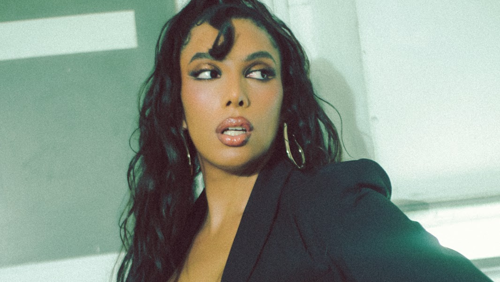 Ouça o trap soul “A noite toda” da cantora Charm Mone Trace.tv Brasil