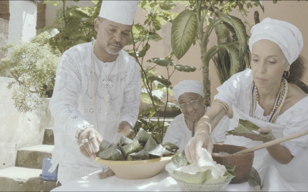 Iara Rennó lança de clipe gravado com Vó Cici em Salvador, e reverencia ancestrais no primeiro audiovisual de Orí Okàn’