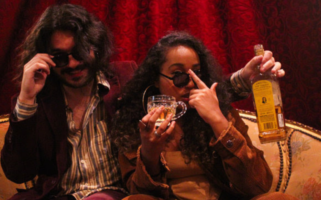 Duda Raupp e Cristal voltam aos anos 70 e 80 no single “Meu Guia”