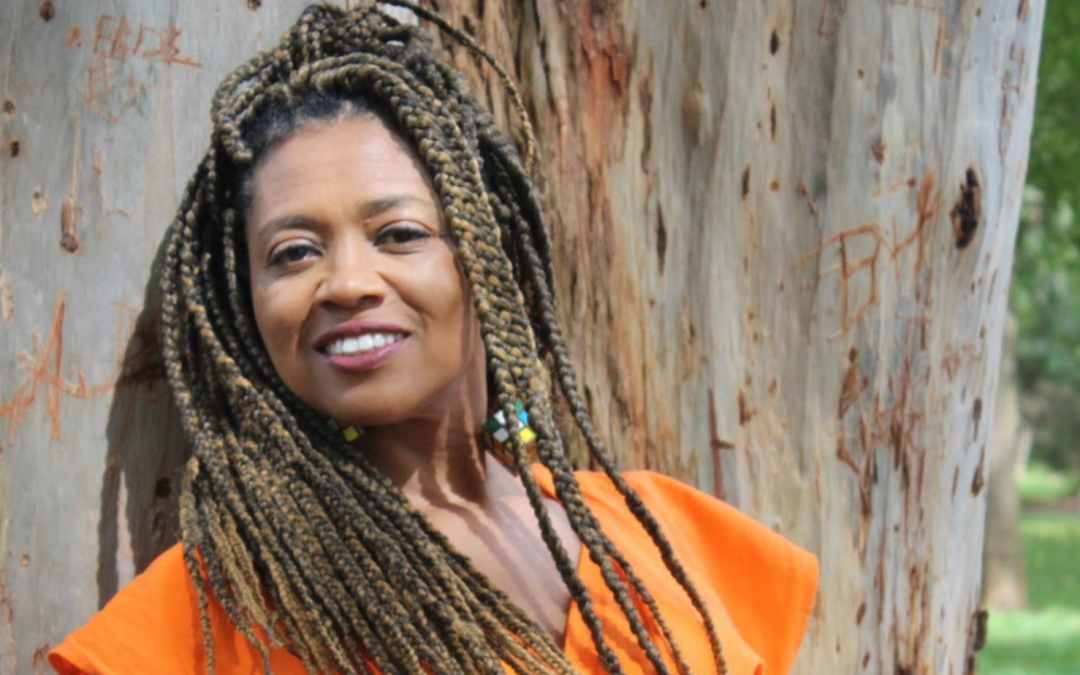 Historiadora Mariléa de Almeida usa afeto como prática e ferramenta da luta antirracista na palestra “Cantadas decoloniais”