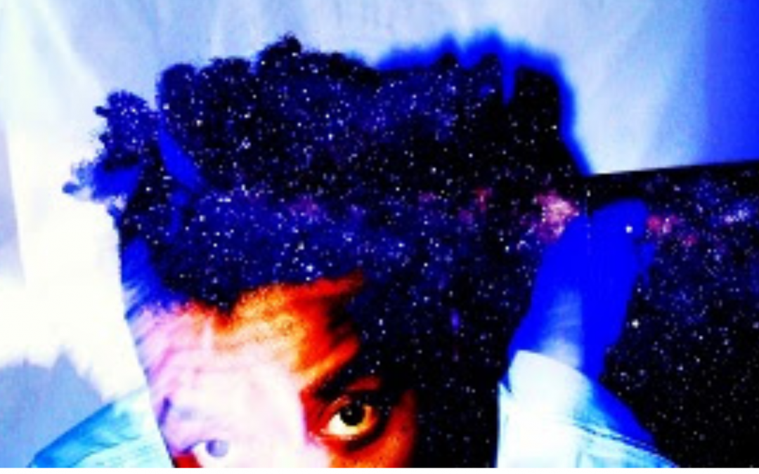 Rapper Xis apresenta seu quarto álbum-solo, intitulado ‘Invisível Azul’