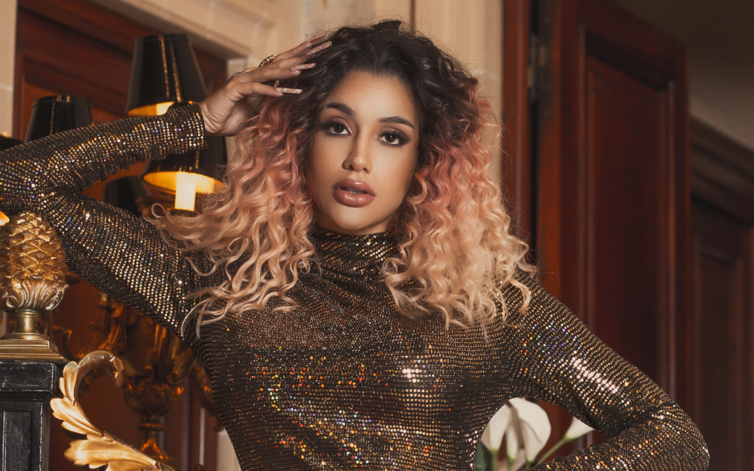 Confirmada para o The Town, Azzy anuncia novo EP e comemora sucesso em Vai Na Fé