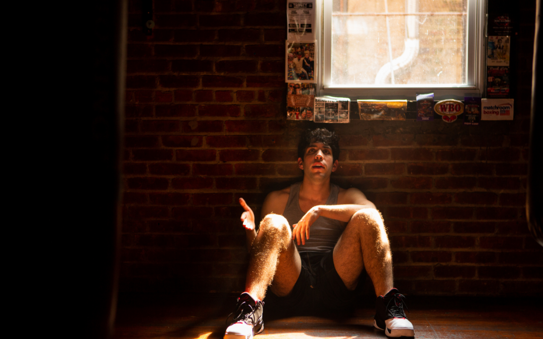 Lucca DL lança clipe usando boxe como metáfora sobre buscarmos realizar nossos sonhos