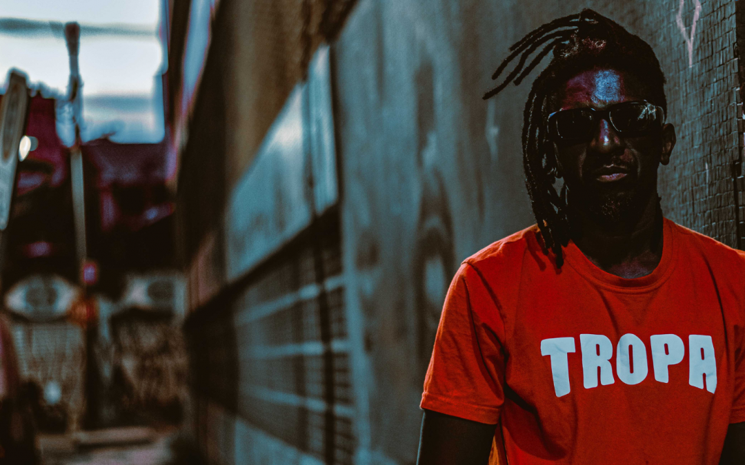 “Sou uma pessoa preta retinta. E isso me impulsiona”, destaca o rapper Shackal, criador da Tropa da Solidariedade