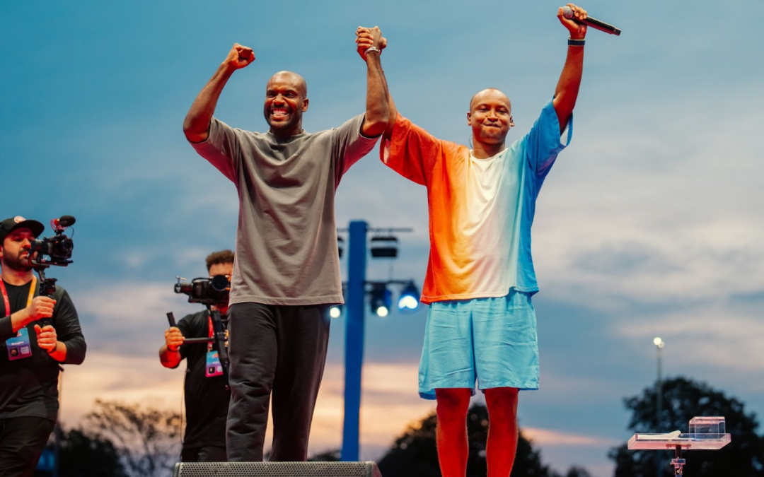 Thiaguinho e Rafael Zulu levam milhões de pessoas ao pagode com o projeto grandioso “Tardezinha”