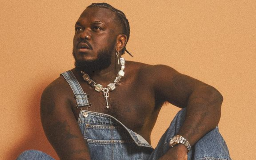 Mais romântico e mais leve, Djonga lança  o álbum ‘Inocente Demotape’