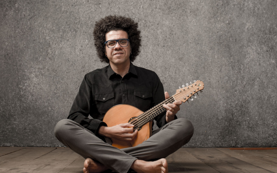 Indicado como Instrumentista do Ano no Prêmio Multishow, Hamilton de Holanda disponibiliza clipe de “Asa”