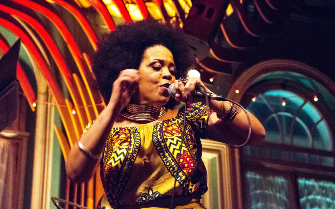 Adriana Moreira apresenta “Canto de Alerta, Samba Manifesto” no SESC Bom Retiro e convida Walmir Borges