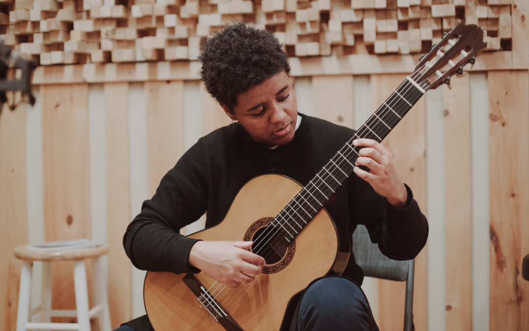 Brasileira prodígio do violão clássico, Gabriele Leite lança seu aguardado álbum de estreia