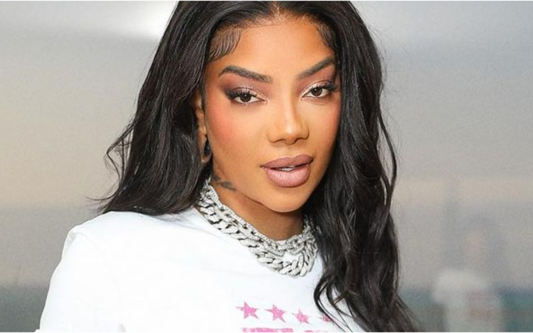 Ludmilla recebe o prêmio Trace Awards de Melhor Artista Brasileira das mãos do CEO da Trace Brasil