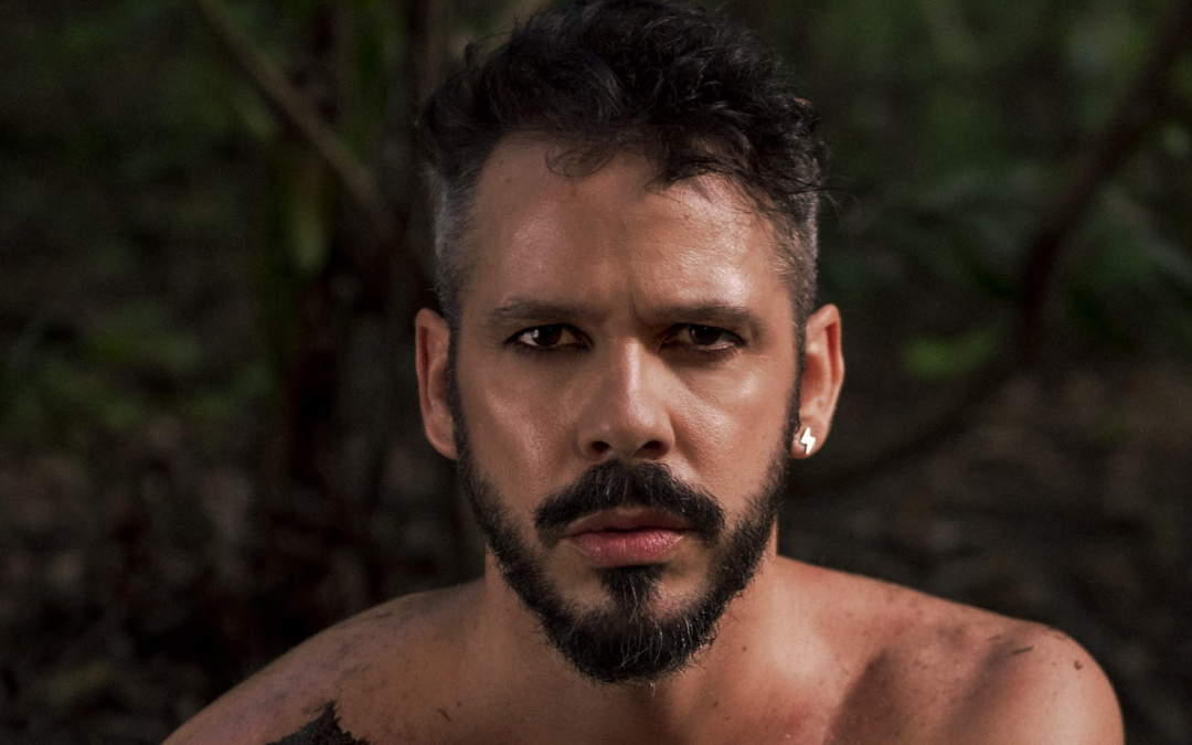 Cantor pernambucano Almério lança feat com Maria Bethânia