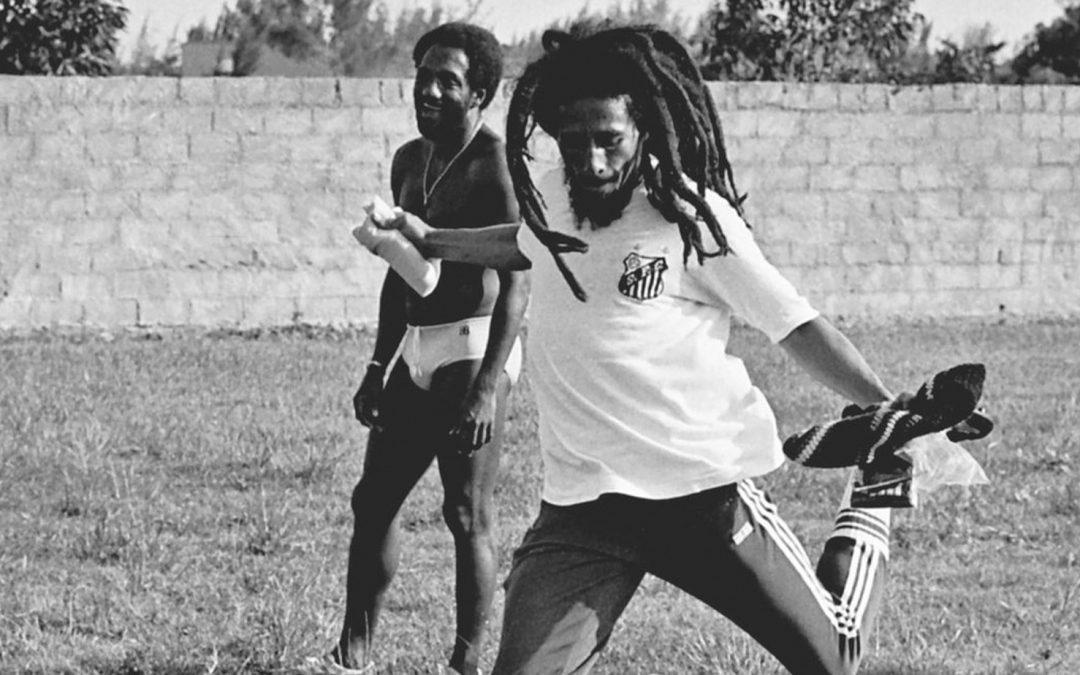 “Bob Marley: One Love” ganha ativação durante jogo entre Santos FC e Corinthians