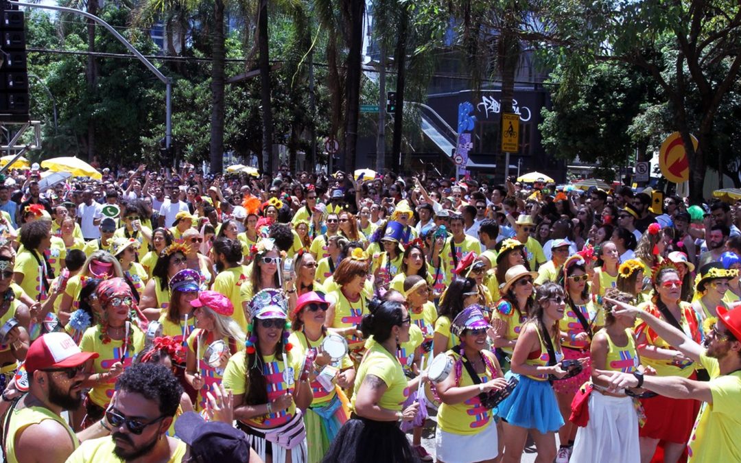 Especialistas afirmam que o Carnaval de rua de SP e RJ apostará na descentralização para girar a economia e atrair turistas