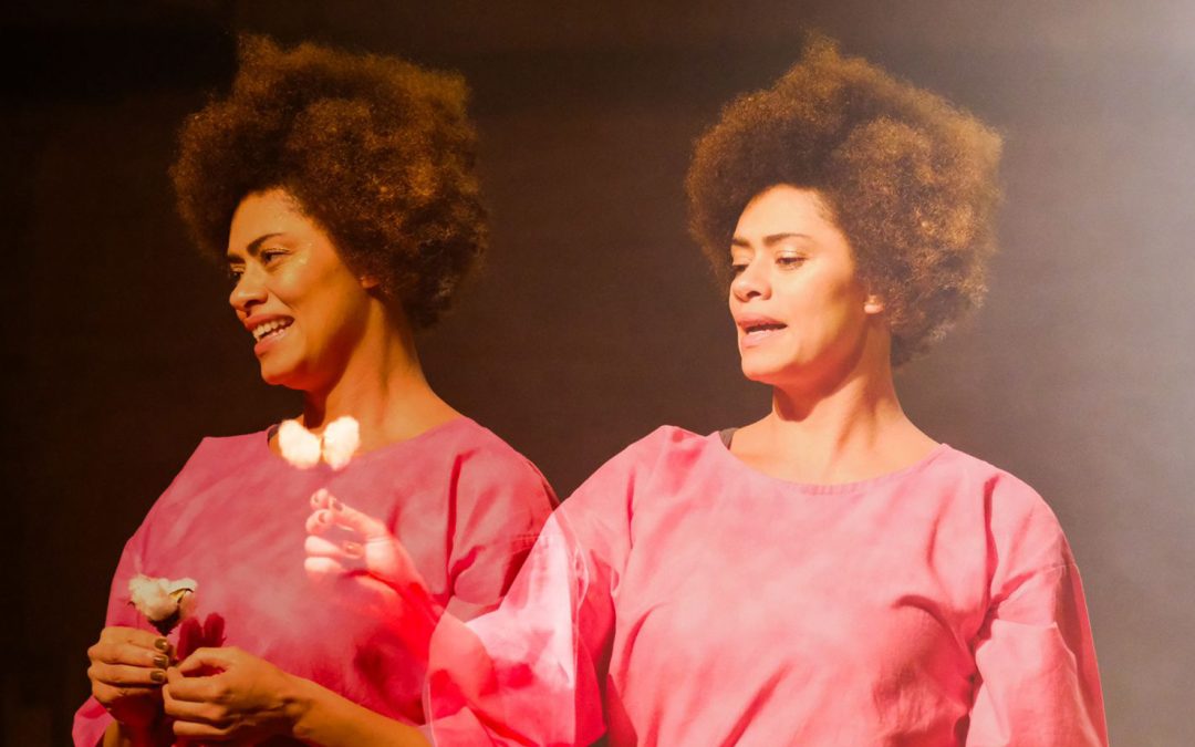 Reestreia de “Conforto” traz de volta performance da atriz Ana Flavia Cavalcanti