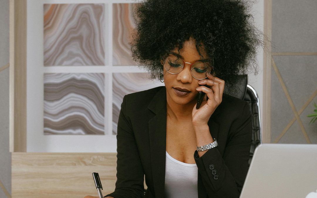 Pesquisa aponta que mulheres pretas em cargos executivos são as profissionais mais engajadas do Brasil
