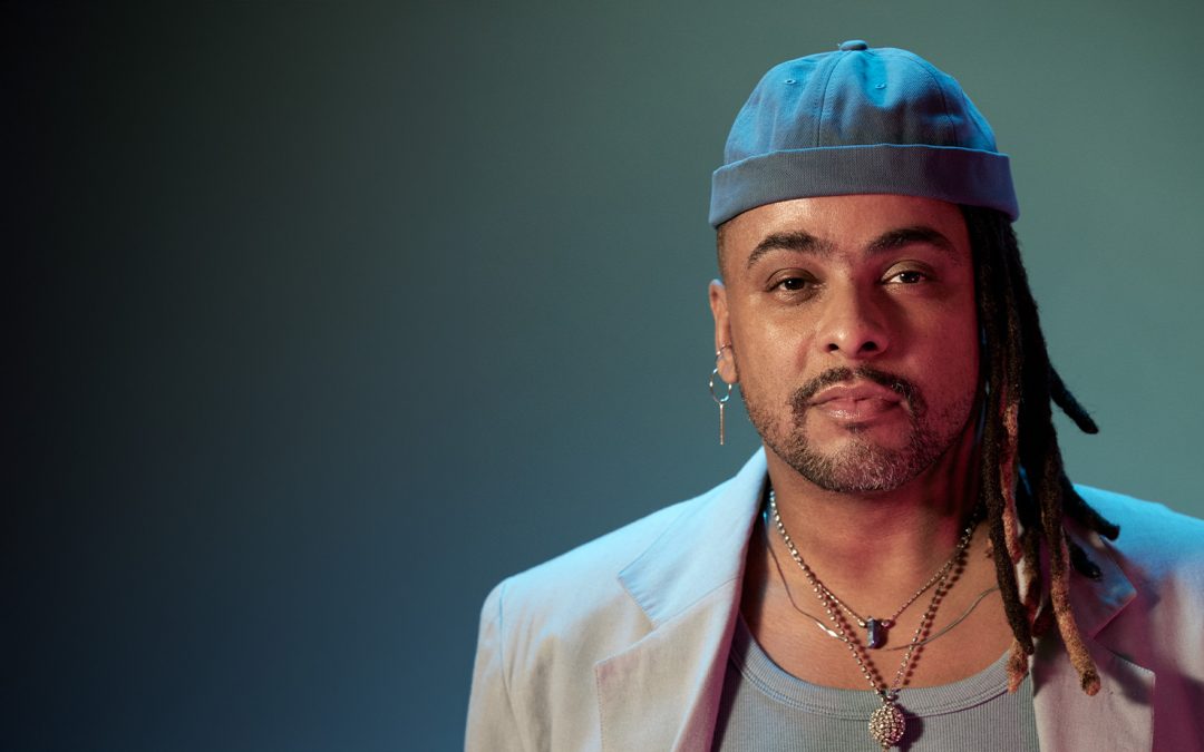 Alysson apresenta novidades e anuncia single para dia de São Jorge