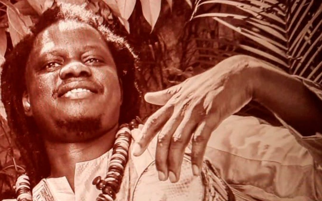 Ancestralidade, cultura e história: Griot Pape Babou Seck apresenta a força dos tambores ao Instituto Inhotim
