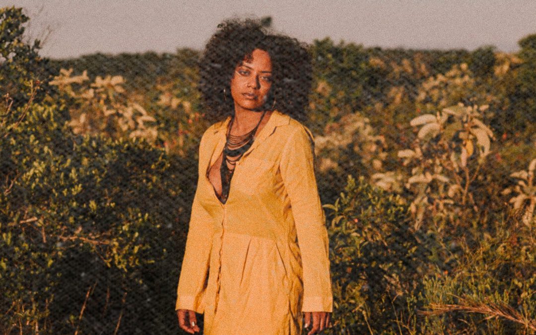 Thati Dias lança clipe de “Soturna”