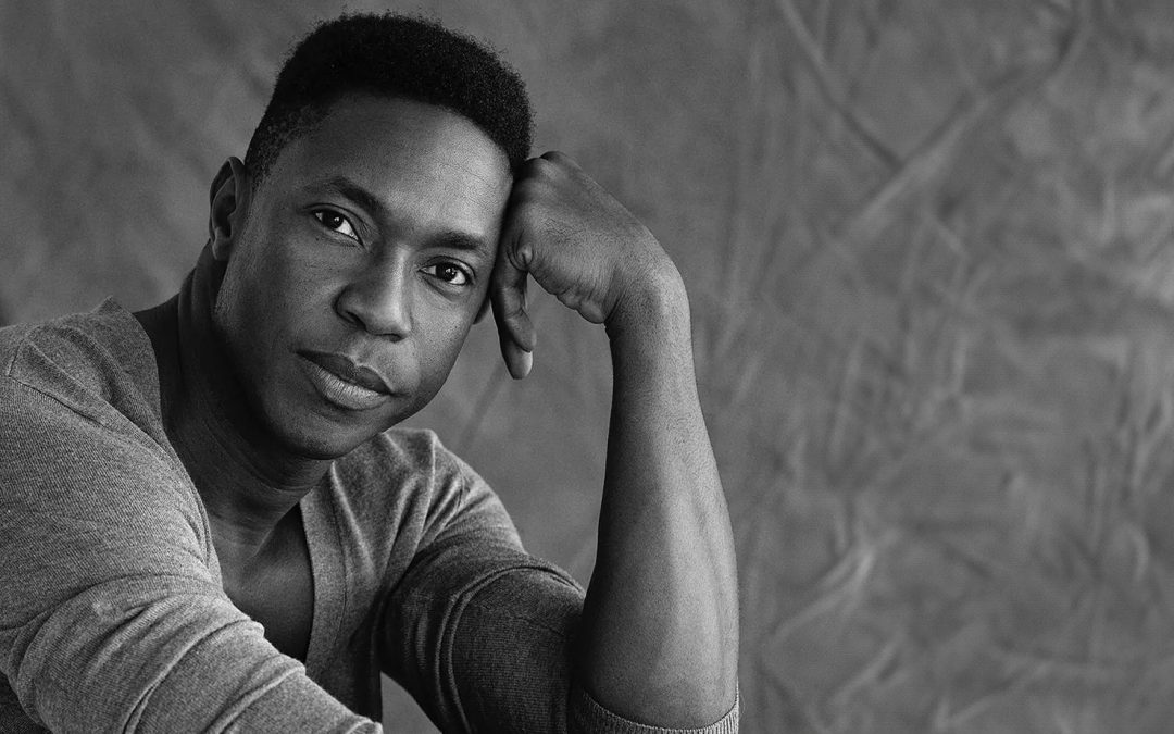 Tiago Barbosa canta Milton Nascimento em sessão única e gratuita no Teatro Sérgio Cardoso