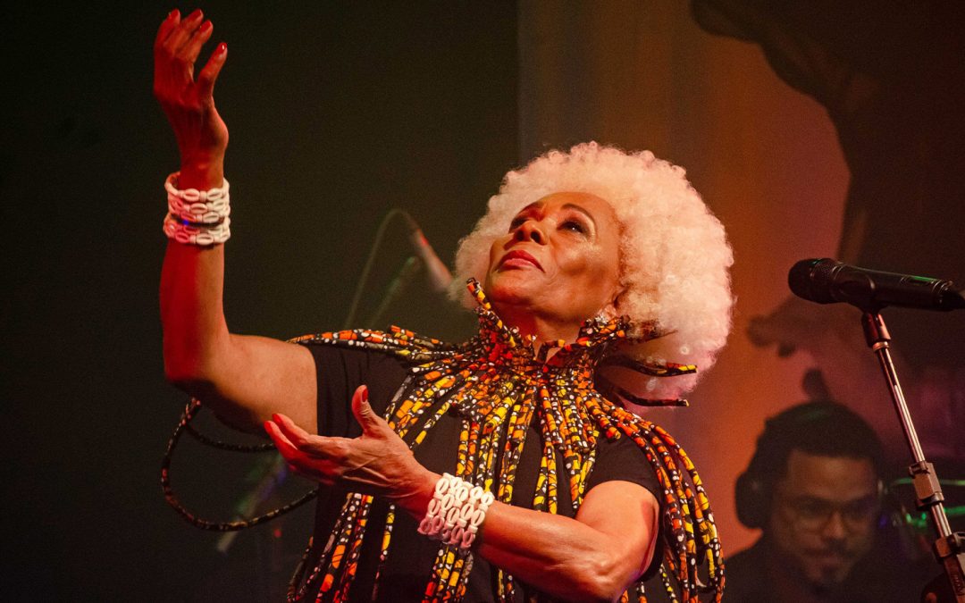 Dhu Moraes celebra mais de 50 anos de carreira no Centro da Música Carioca Artur da Távola, na Tijuca