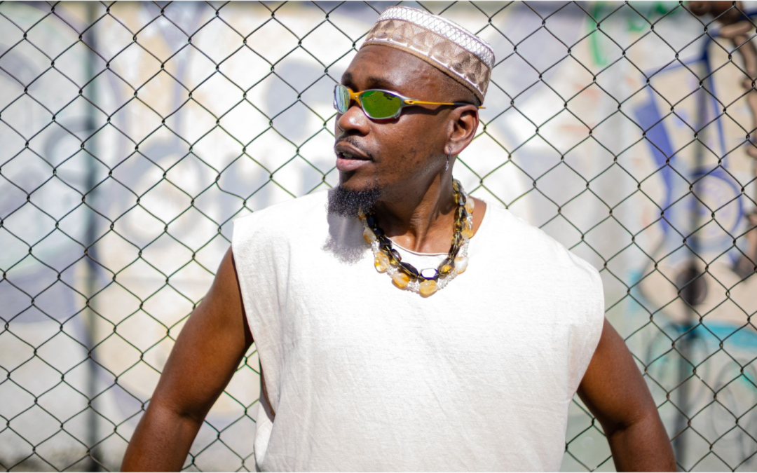 Rincon Sapiência faz críticas ao cenário contemporâneo do RAP em novo single