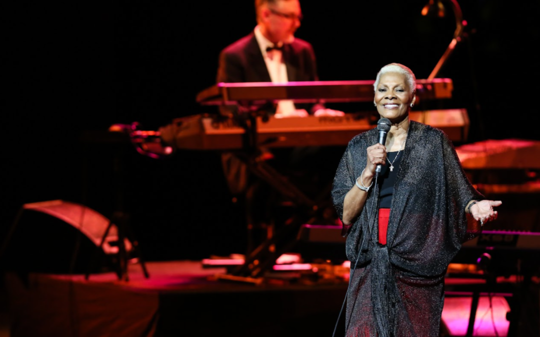 DIONNE WARWICK SERÁ HOMENAGEADA NO ROCK & ROLL HALL OF FAME ANTES DE SUA TURNÊ NO BRASIL EM OUTUBRO