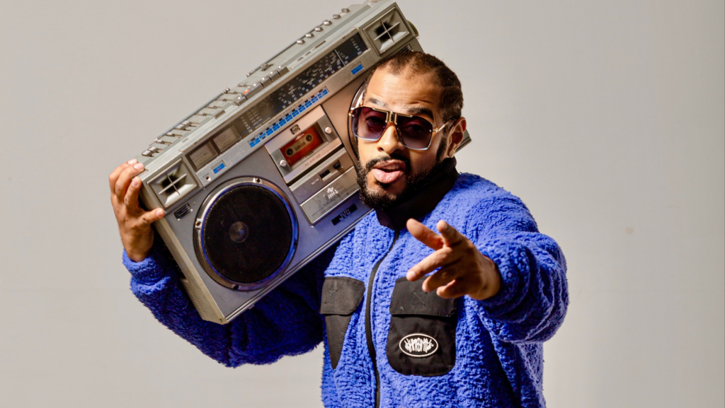 Thaíde passeia pela história do hip hop no palco do Sesc Santana ...